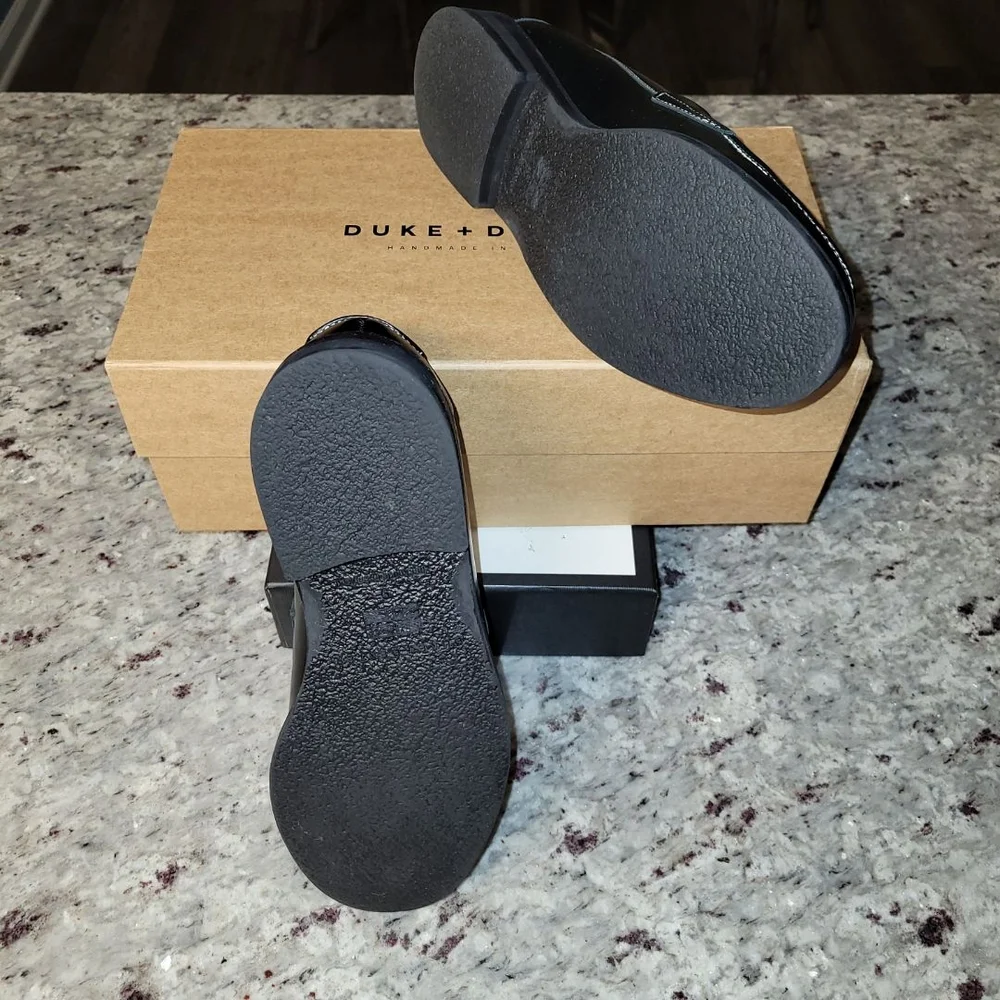 Black and White Loafers with Textured Upper and Decorative Strap - Picture 3 of 6